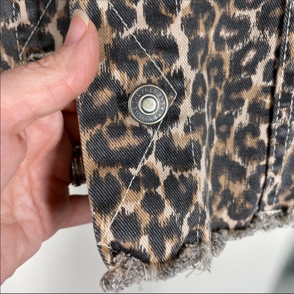 FREE PEOPLE Cheetah Leopard Print Denim Jacket NWT - Picture 11 of 12